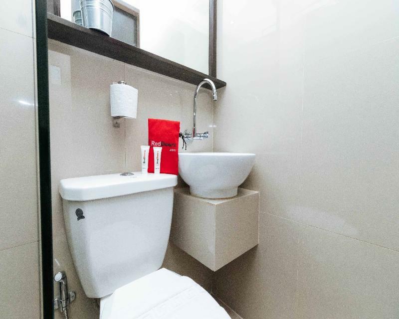 Reddoorz Plus @ Poblacion Makati Makati City Luaran gambar